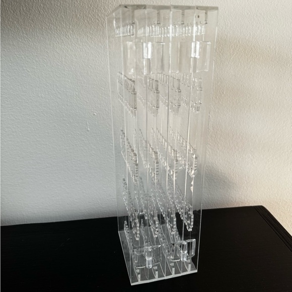 Acrylic Earring Stand - Picture 4 of 5